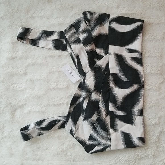 Banana Republic Tops - Banana Republic womens linen blend cropped crossover tank sz 8